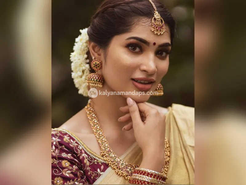Contour by Naveena