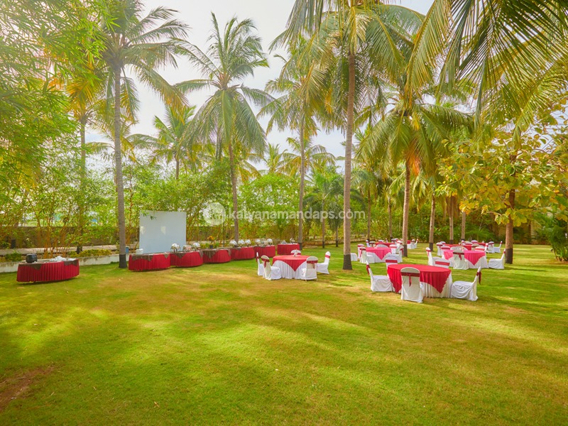 Esthell The Village Resort Cheran Lawn