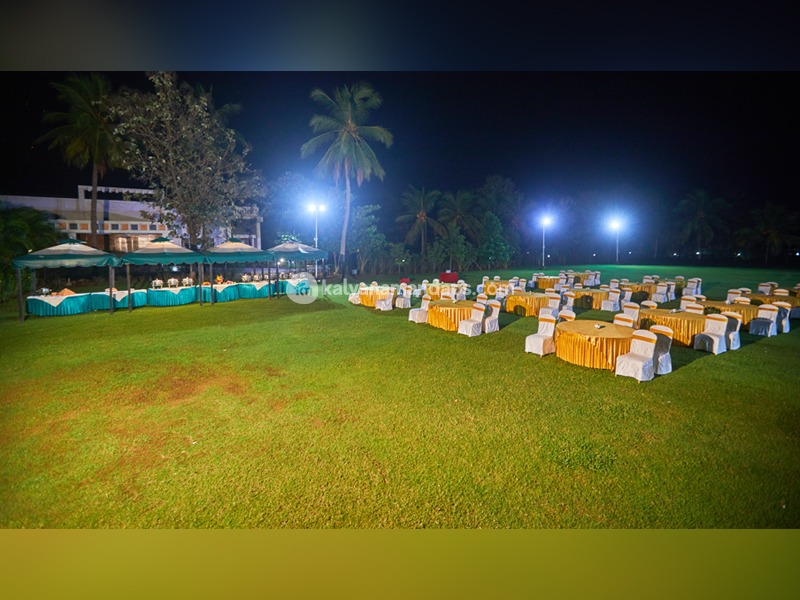 Esthell The Village Resort pandian Lawn